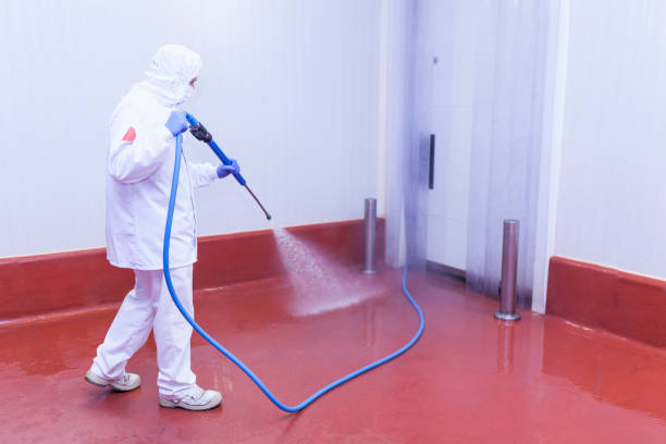 Best Animal Enclosure Cleaning  in Evansville, WI